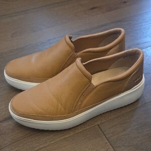 Vionic Womens Brown Slip-On Loafers